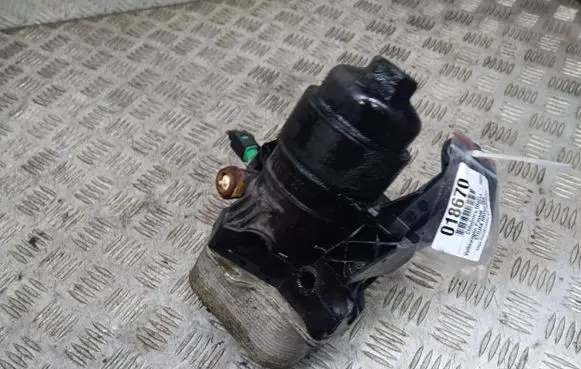 Volkswagen PASSAT CC Engine oil radiator 
