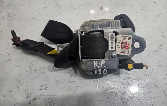 Hyundai i30 Front seatbelt 888202L700WK