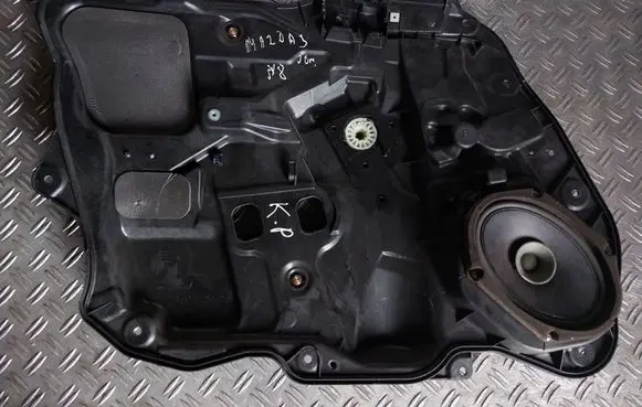 Mazda 3 I Front window lifting mechanism without motor