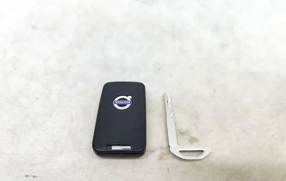 Volvo V70 Ignition key/card A2C99732600