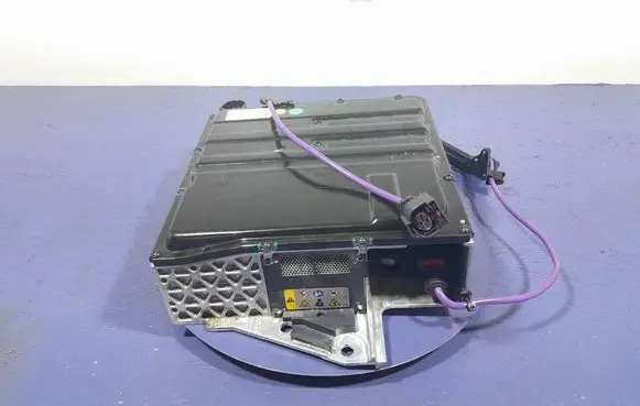 Skoda Octavia 985 Hybrid / electric car battery 5WA915107