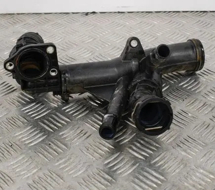 Volkswagen Golf VII Other engine bay part 04L121026J