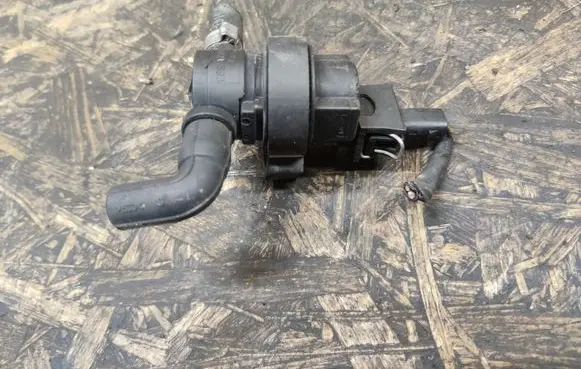 Mercedes-Benz CL C215 Turbo solenoid valve 0004701593