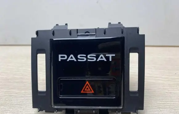 Volkswagen PASSAT B8 Hazard light switch 3G1858091C