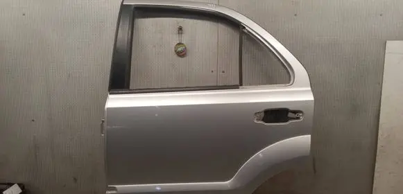 KIA Sorento Rear door 