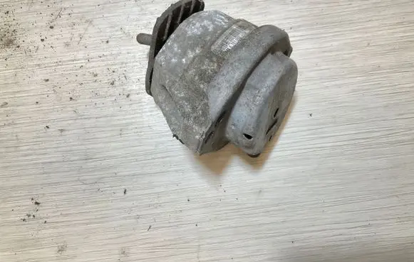 BMW 5 E60 E61 Engine mount bracket 6761092