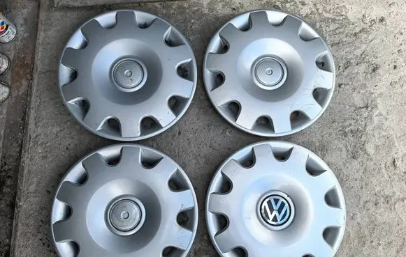 Volkswagen Bora R15 wheel hub/cap/trim 1J0601147N