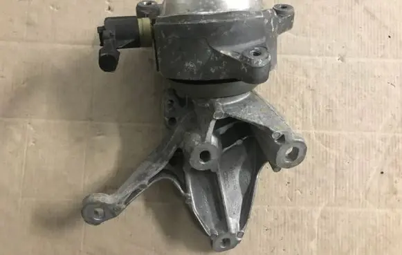 Audi A8 S8 D4 4H Engine mount bracket 4H0399151AQ