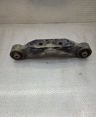Subaru XV I Rear differential/diff mount bracket 
