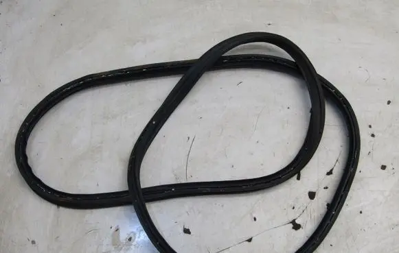Mazda 2 Trunk rubber seal (body) KRIS235789