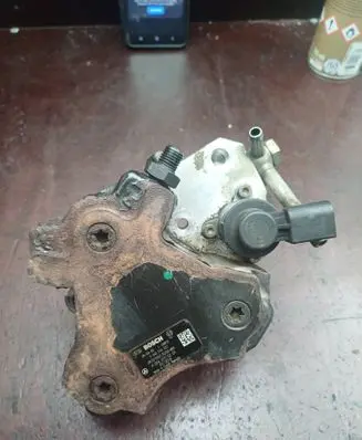 Chrysler PT Cruiser Fuel injection high pressure pump 0445010127 A6640700201