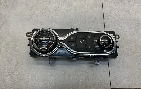 Renault Captur Climate control unit 275108796R