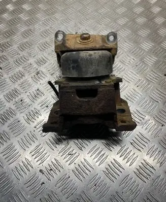 Nissan Navara D40 Engine mount bracket