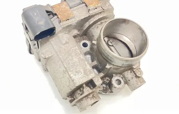 Volkswagen Up Throttle valve 04C133062D
