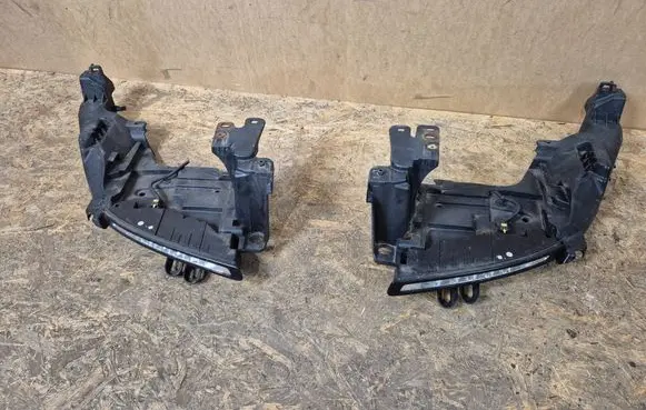 Renault Megane III Headlight/headlamp mounting bracket 622227190R