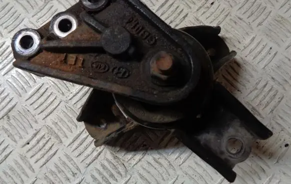 Hyundai i20 (GB IB) Engine mount bracket 21810C8400