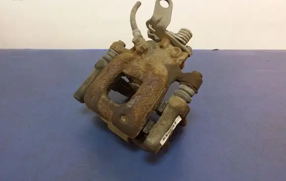 Volkswagen Jetta VI Rear brake caliper