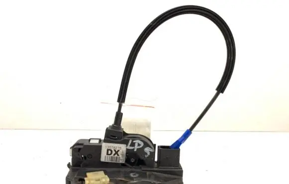 Chevrolet Cruze II Front door lock 13578276