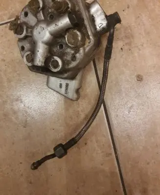 Audi 100 200 5000 C3 Fuel distributor 0438101038 0680