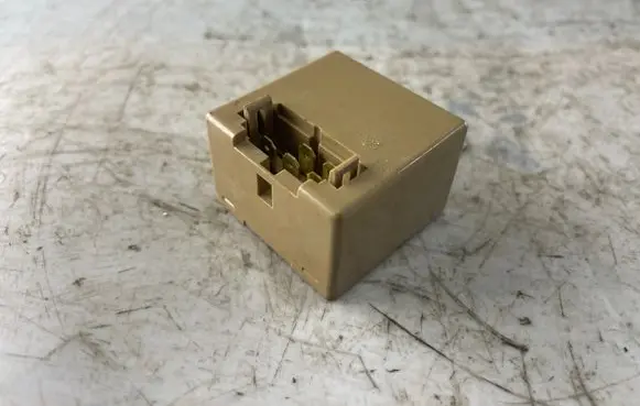Mitsubishi Pajero Sport I Oil pressure relay Md369959