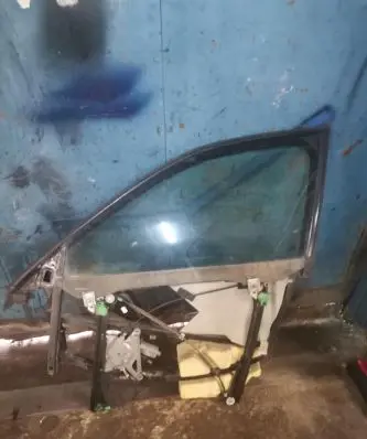 Audi A4 S4 B5 8D Front door window/glass frame 