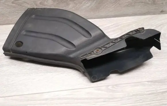 Audi A4 S4 B6 8E 8H Air intake duct part 8E0129618D