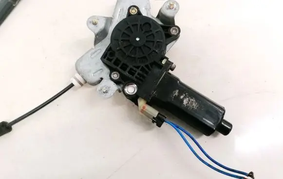 Hyundai Terracan Front door window regulator motor