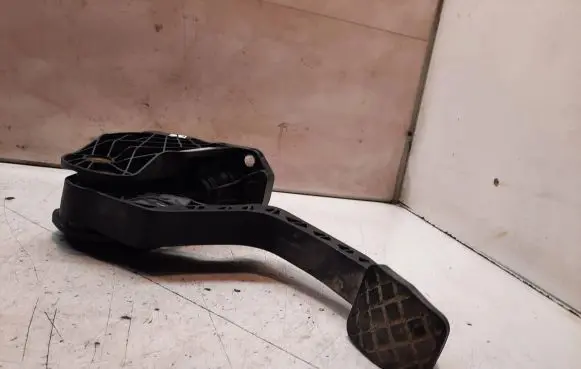 Volkswagen PASSAT B6 Clutch pedal 3C1721059AA