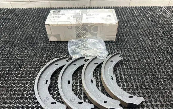 Mercedes-Benz Vito Viano W639 Handbrake/parking brake pads A6394200220