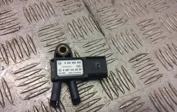 Mercedes-Benz A W176 Exhaust gas pressure sensor a0071536028