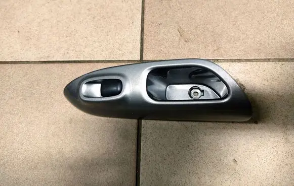 Nissan Juke I F15 Quarter vent window switch NISSAN-JUKE