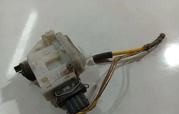 Volkswagen PASSAT B4 Central locking motor 