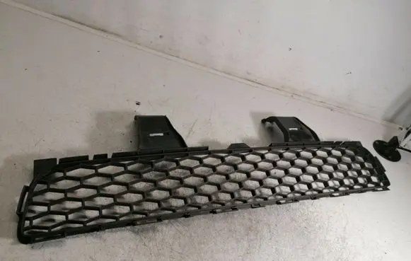 Toyota Corolla Verso AR10 Front bumper lower grill 531120F030