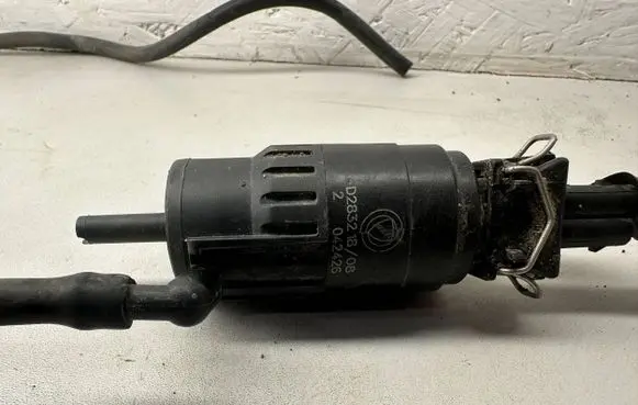 Alfa Romeo 159 Windscreen/windshield washer pump d2832