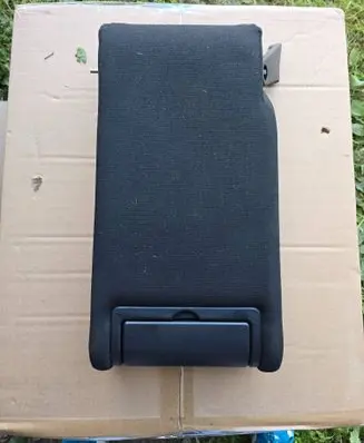 Toyota Avensis T250 Rear seat armrest 