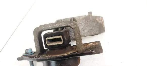 Nissan Qashqai Engine mount bracket