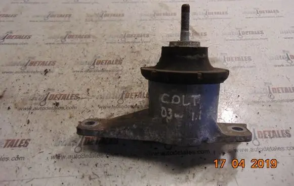 Mitsubishi Colt Engine mount bracket