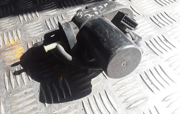Renault Espace III Central locking vacuum pump 7700841557