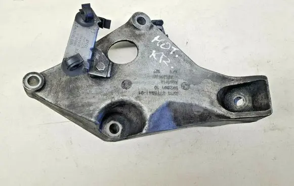 BMW 1 E81 E87 Engine mounting bracket 6775041