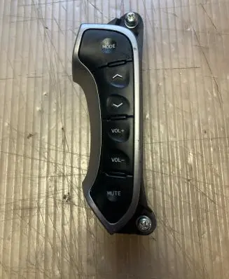 Steering wheel buttons/switches