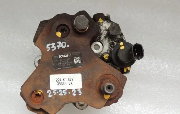 Chrysler Grand Voyager V Fuel injection high pressure pump 35022114F 0445010152