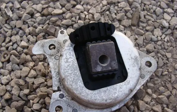 Alfa Romeo Stelvio Engine mount vacuum valve 00505484710