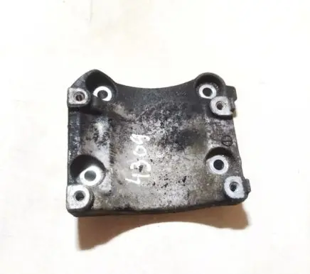 Honda CR-V Engine mounting bracket