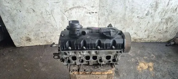 Volkswagen PASSAT B6 Engine head 038103373R