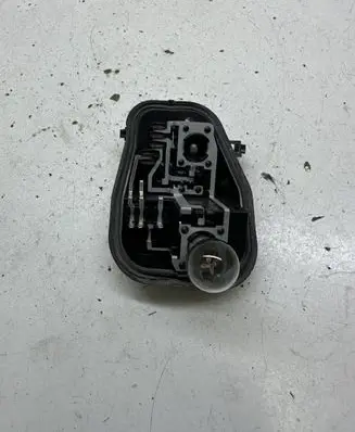Audi A6 S6 C6 4F Tail light bulb cover holder 4F9945221B 89033806 89037046