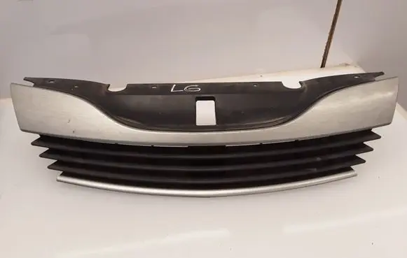 Front bumper upper radiator grill