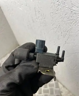 Toyota Avensis T220 Turbo solenoid valve