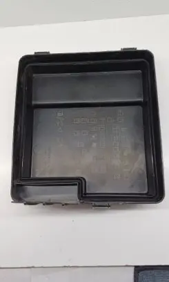 Honda CR-V Fuse box cover