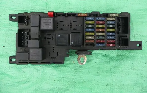 Volvo S80 Fuse module 518322003