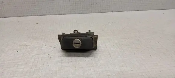 Volkswagen Golf III Tailgate exterior lock 1H6827571